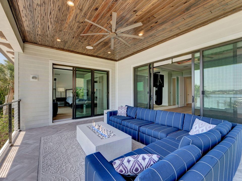 合同活跃: $4,995,000 (5 贝兹, 5 浴室, 4671 平方英尺)