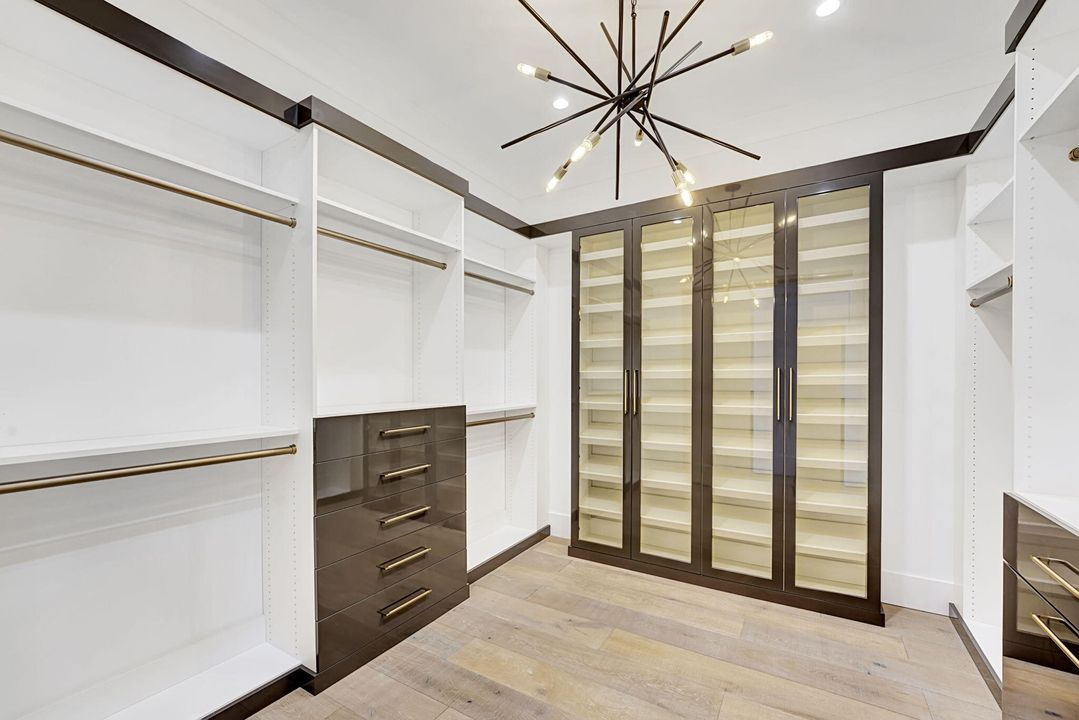 合同活跃: $4,995,000 (5 贝兹, 5 浴室, 4671 平方英尺)