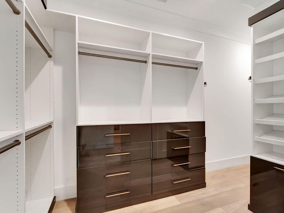 合同活跃: $4,995,000 (5 贝兹, 5 浴室, 4671 平方英尺)