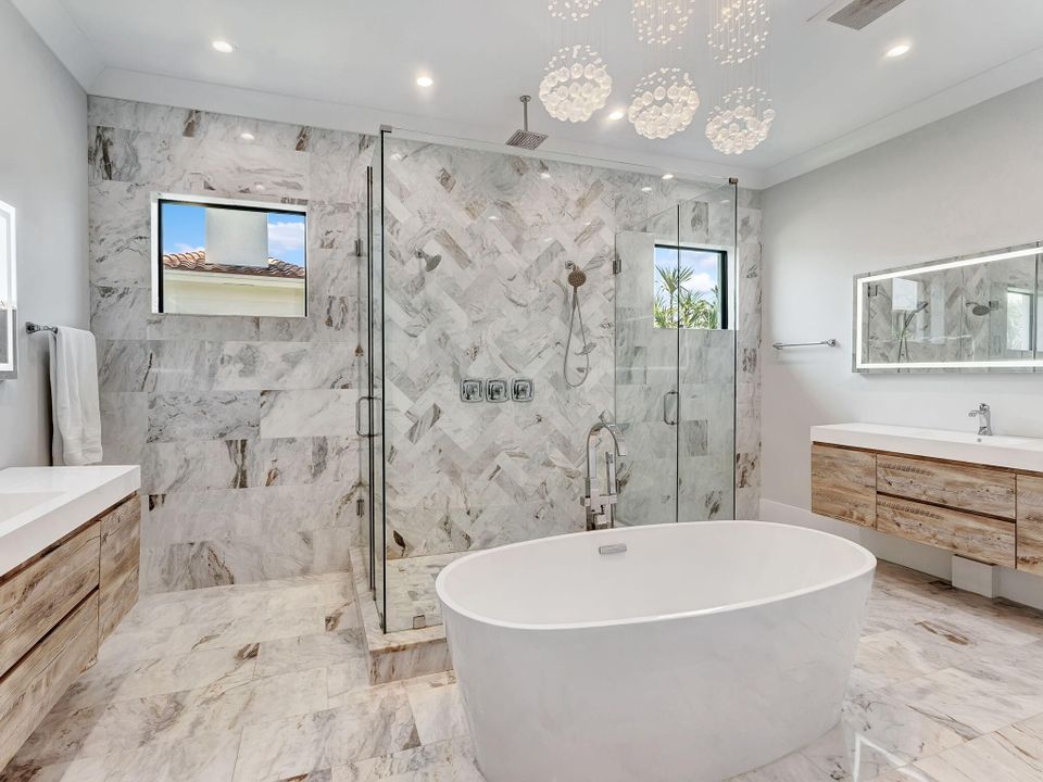 合同活跃: $4,995,000 (5 贝兹, 5 浴室, 4671 平方英尺)