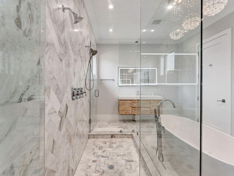 合同活跃: $4,995,000 (5 贝兹, 5 浴室, 4671 平方英尺)