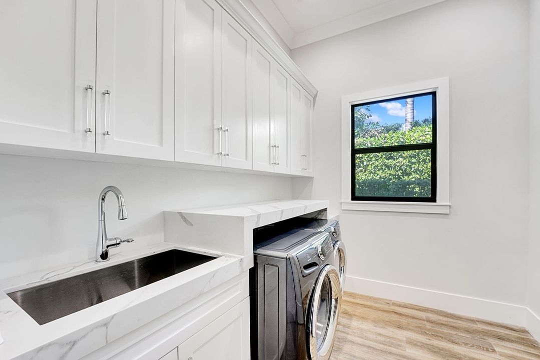 合同活跃: $4,995,000 (5 贝兹, 5 浴室, 4671 平方英尺)