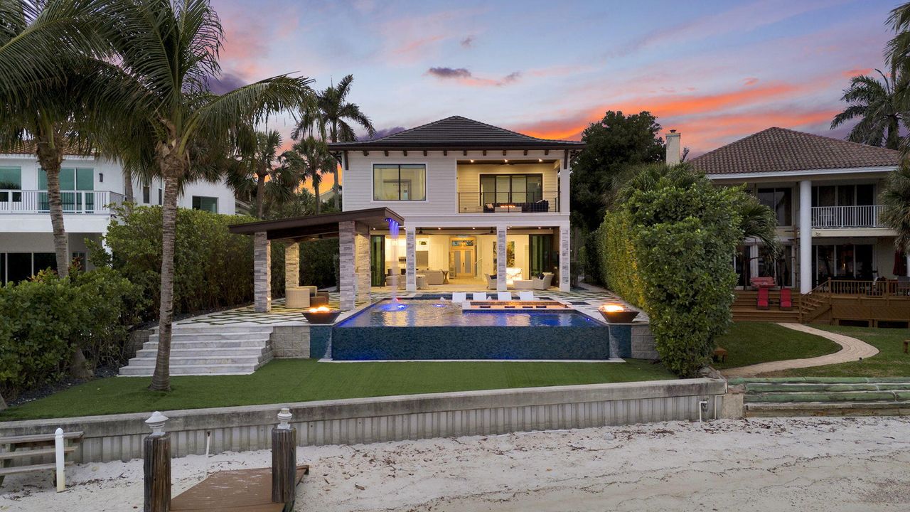 合同活跃: $4,995,000 (5 贝兹, 5 浴室, 4671 平方英尺)