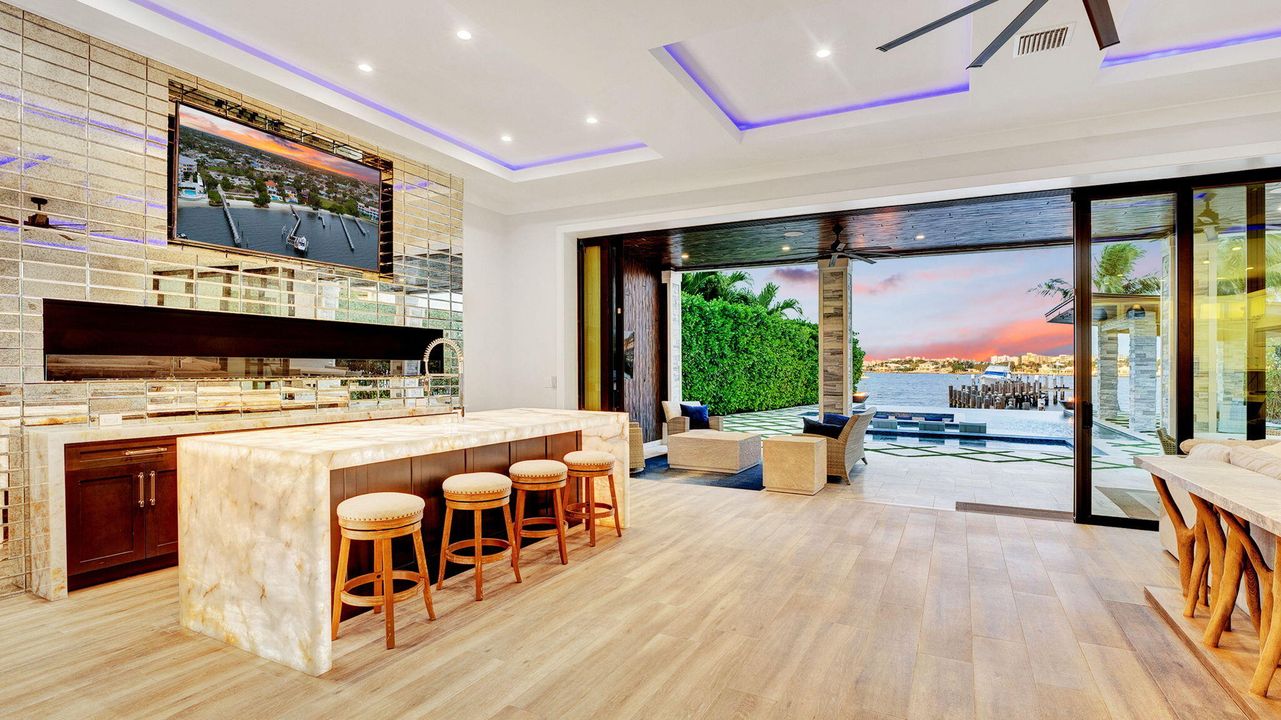 合同活跃: $4,995,000 (5 贝兹, 5 浴室, 4671 平方英尺)