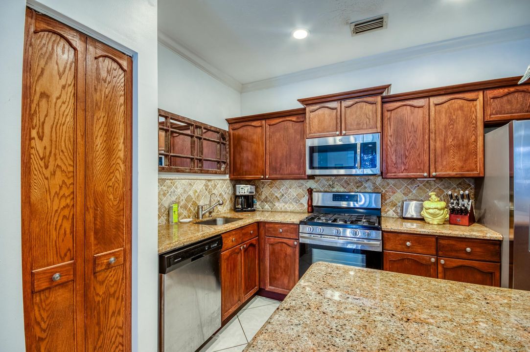 For Sale: $479,000 (3 beds, 2 baths, 1842 Square Feet)