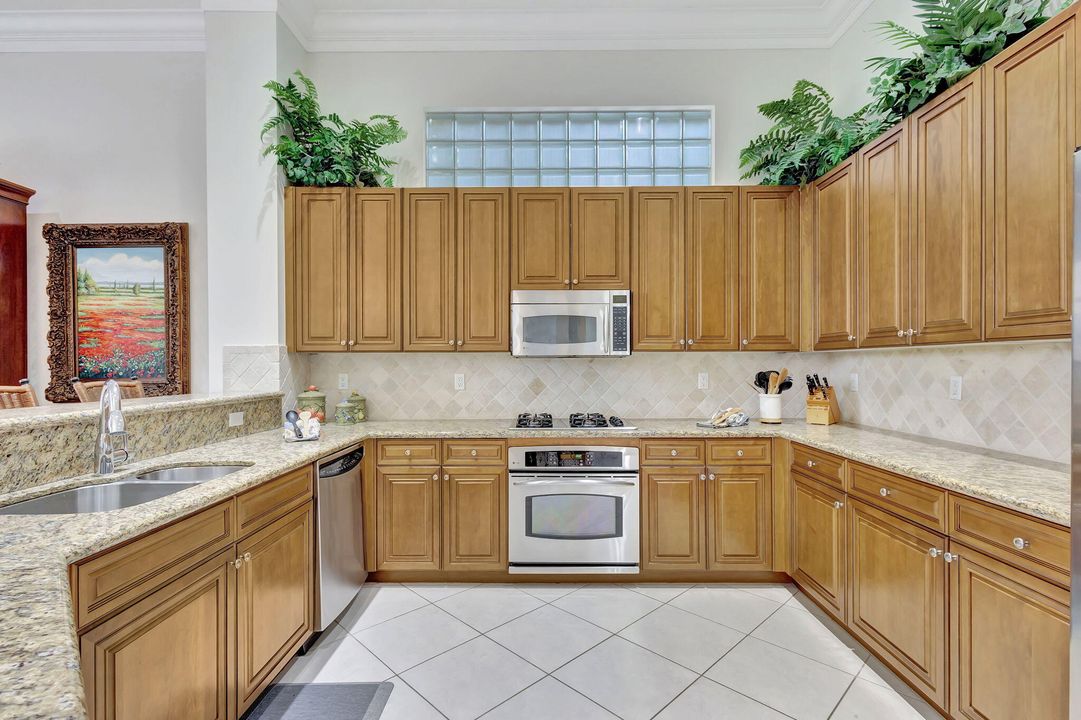 En Renta: $15,750 (3 camas, 3 baños, 2920 Pies cuadrados)