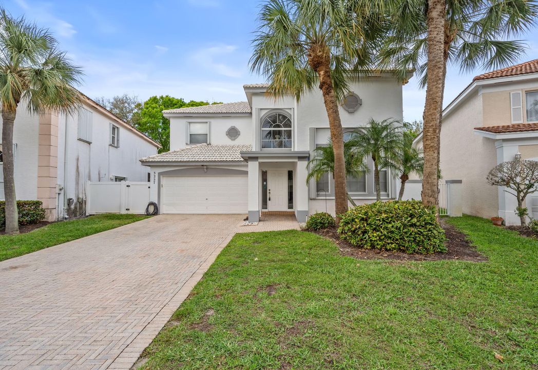 Recientemente alquilado: $3,500 (3 camas, 2 baños, 2447 Pies cuadrados)