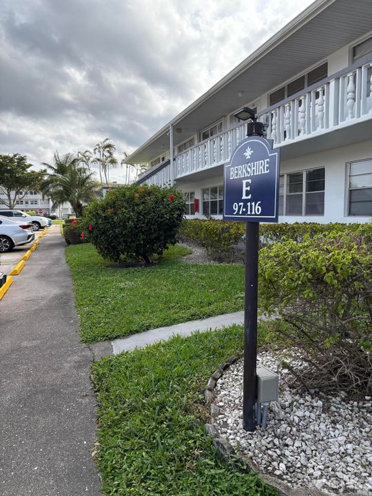 For Sale: $73,400 (1 beds, 1 baths, 615 Square Feet)