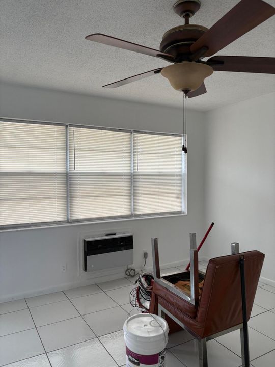 For Sale: $73,400 (1 beds, 1 baths, 615 Square Feet)