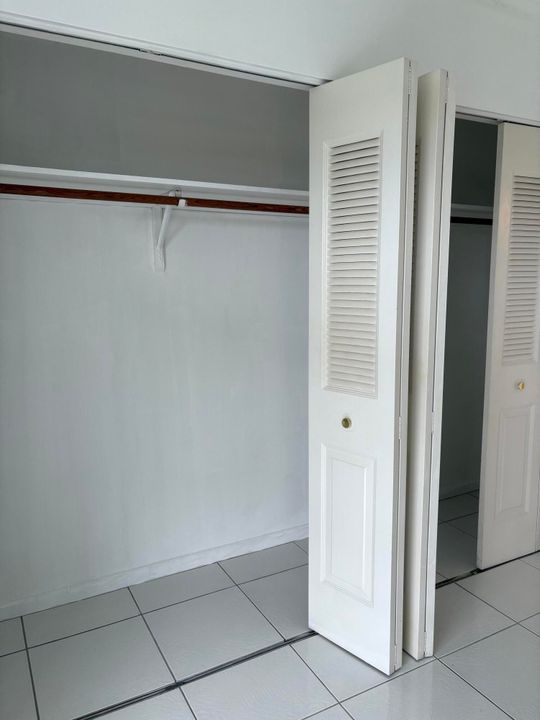 For Sale: $73,400 (1 beds, 1 baths, 615 Square Feet)