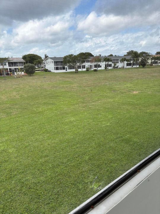 For Sale: $73,400 (1 beds, 1 baths, 615 Square Feet)