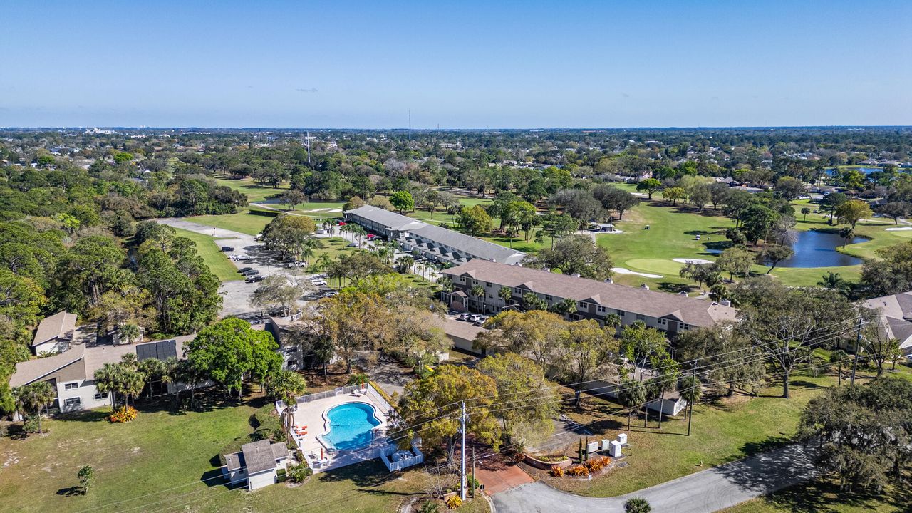 For Sale: $159,900 (2 beds, 2 baths, 1050 Square Feet)