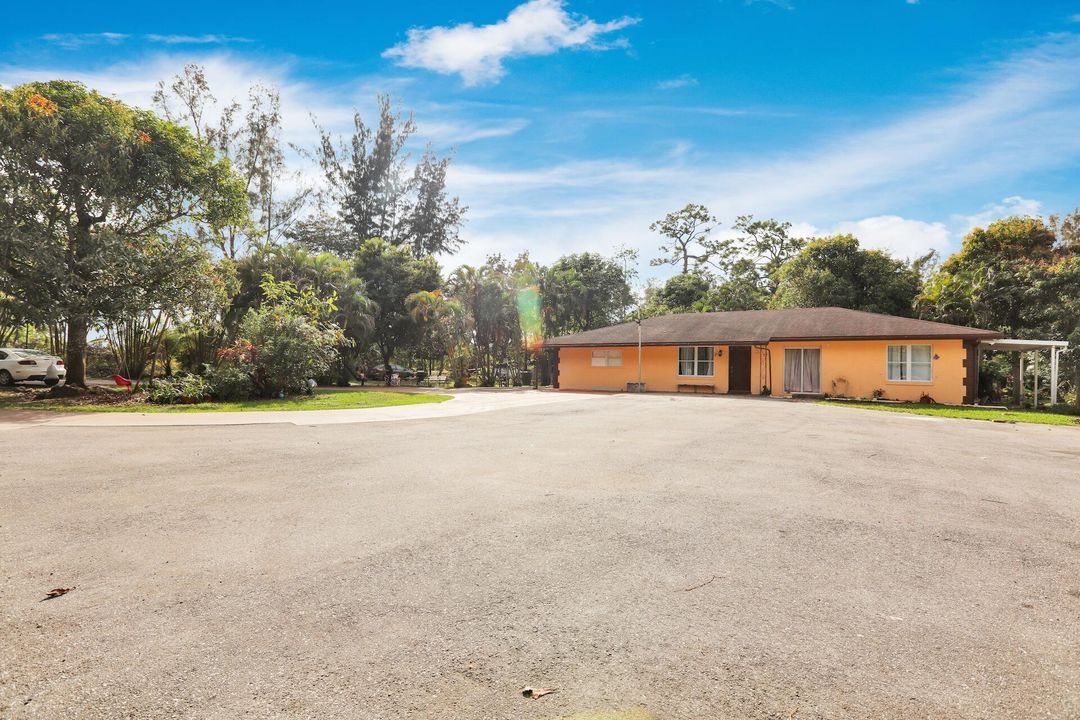 Active With Contract: $1,175,000 (5 beds, 3 baths, 1952 Square Feet)