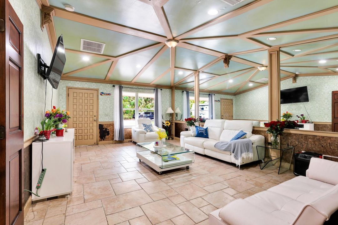 Active With Contract: $1,175,000 (5 beds, 3 baths, 1952 Square Feet)