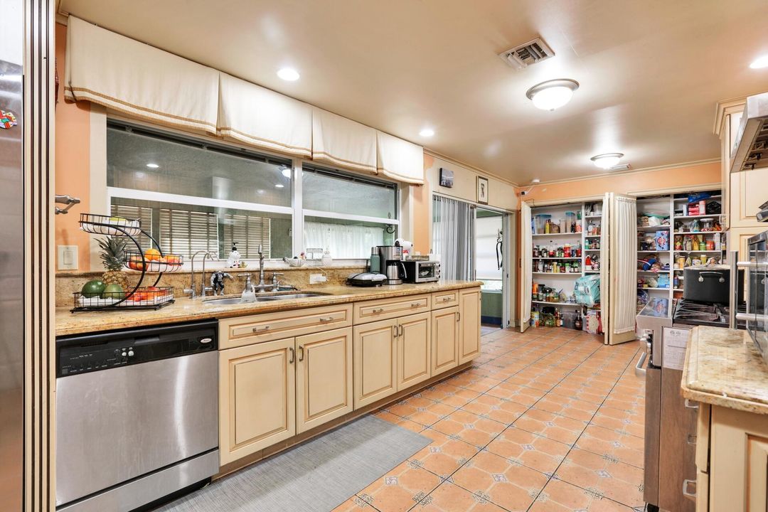 Active With Contract: $1,175,000 (5 beds, 3 baths, 1952 Square Feet)