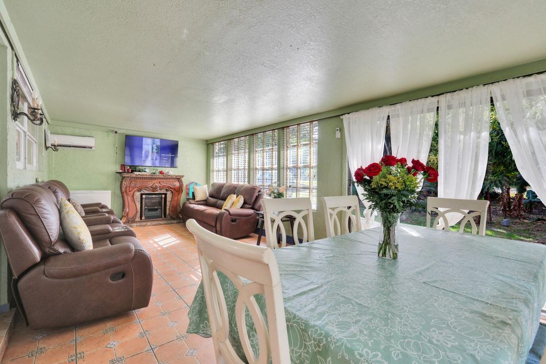 Active With Contract: $1,175,000 (5 beds, 3 baths, 1952 Square Feet)