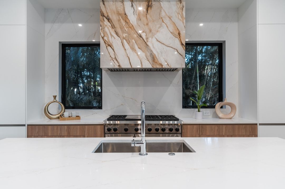 待售: $6,300,000 (5 贝兹, 5 浴室, 5019 平方英尺)