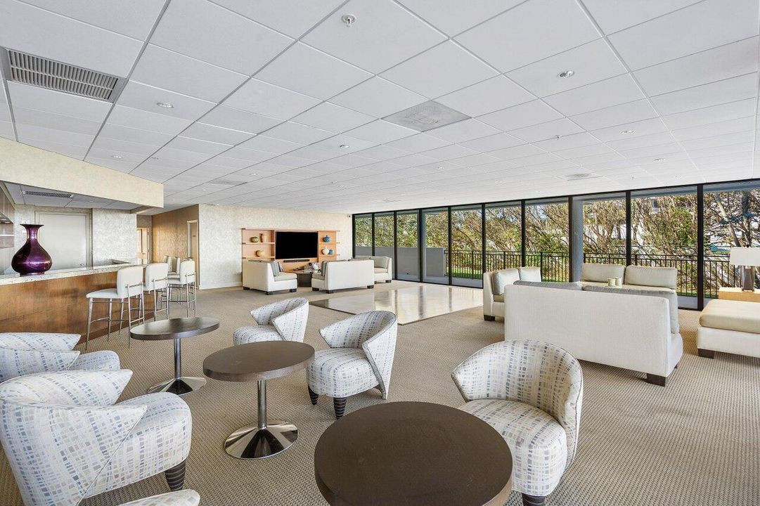 合同活跃: $1,399,000 (2 贝兹, 2 浴室, 1826 平方英尺)