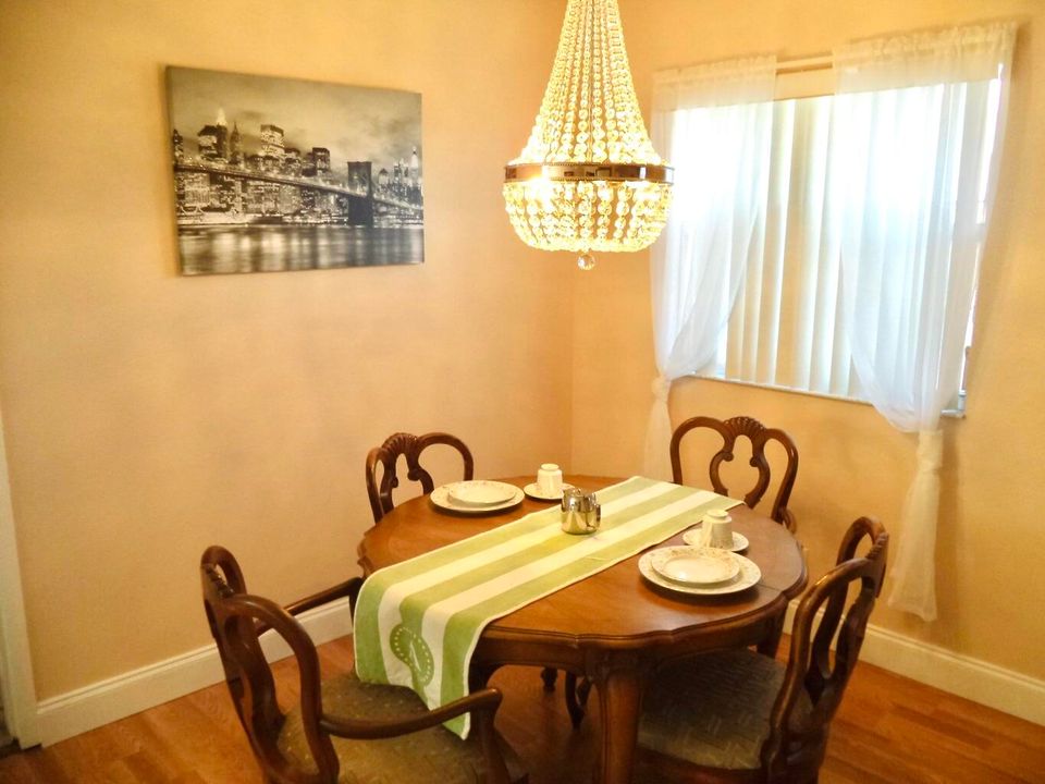 待售: $98,999 (2 贝兹, 2 浴室, 880 平方英尺)