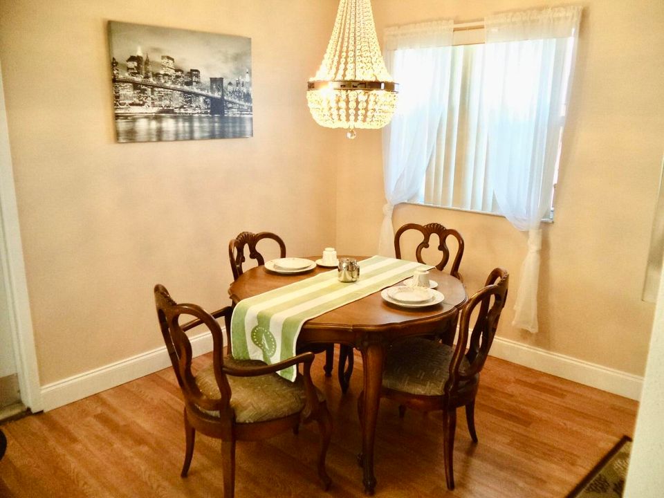 待售: $98,999 (2 贝兹, 2 浴室, 880 平方英尺)