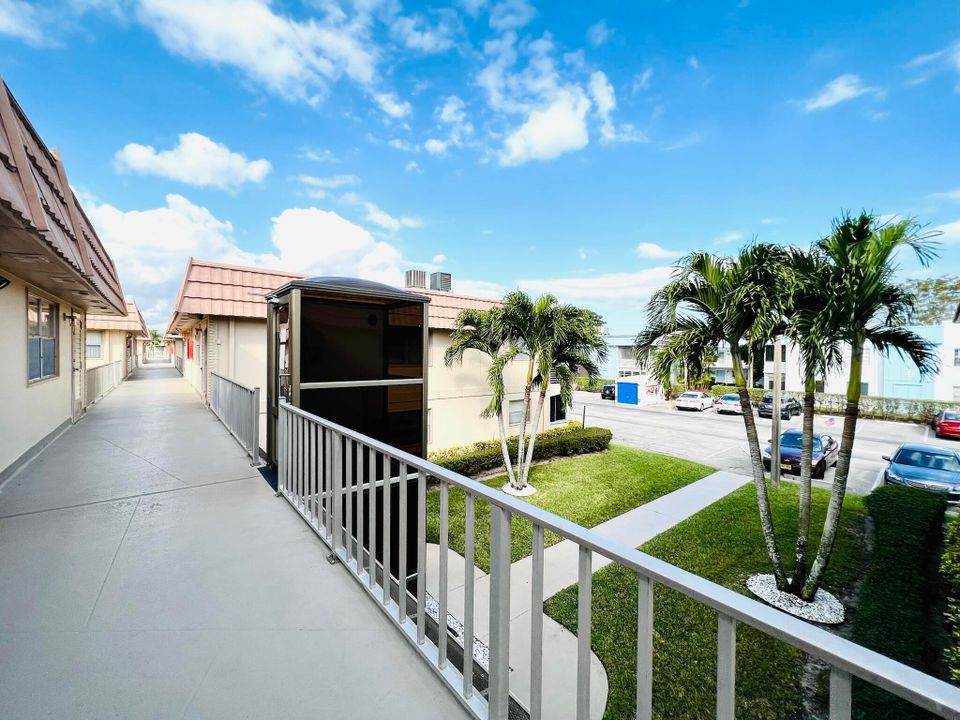 待售: $98,999 (2 贝兹, 2 浴室, 880 平方英尺)