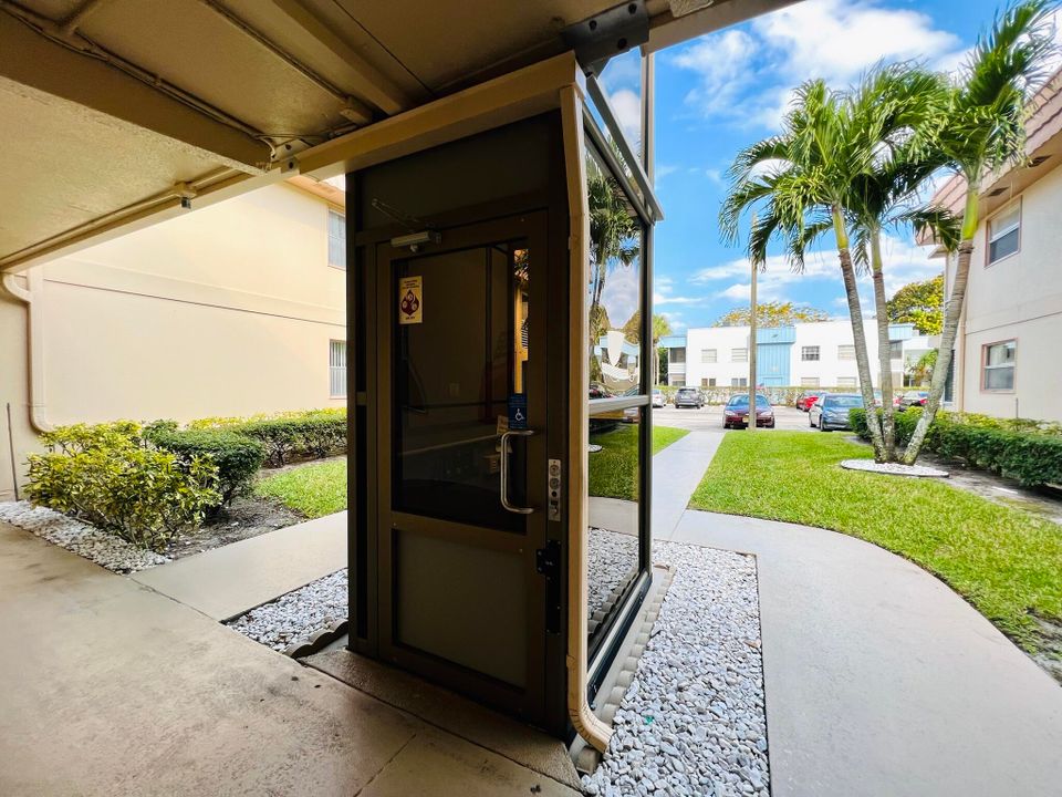 待售: $98,999 (2 贝兹, 2 浴室, 880 平方英尺)