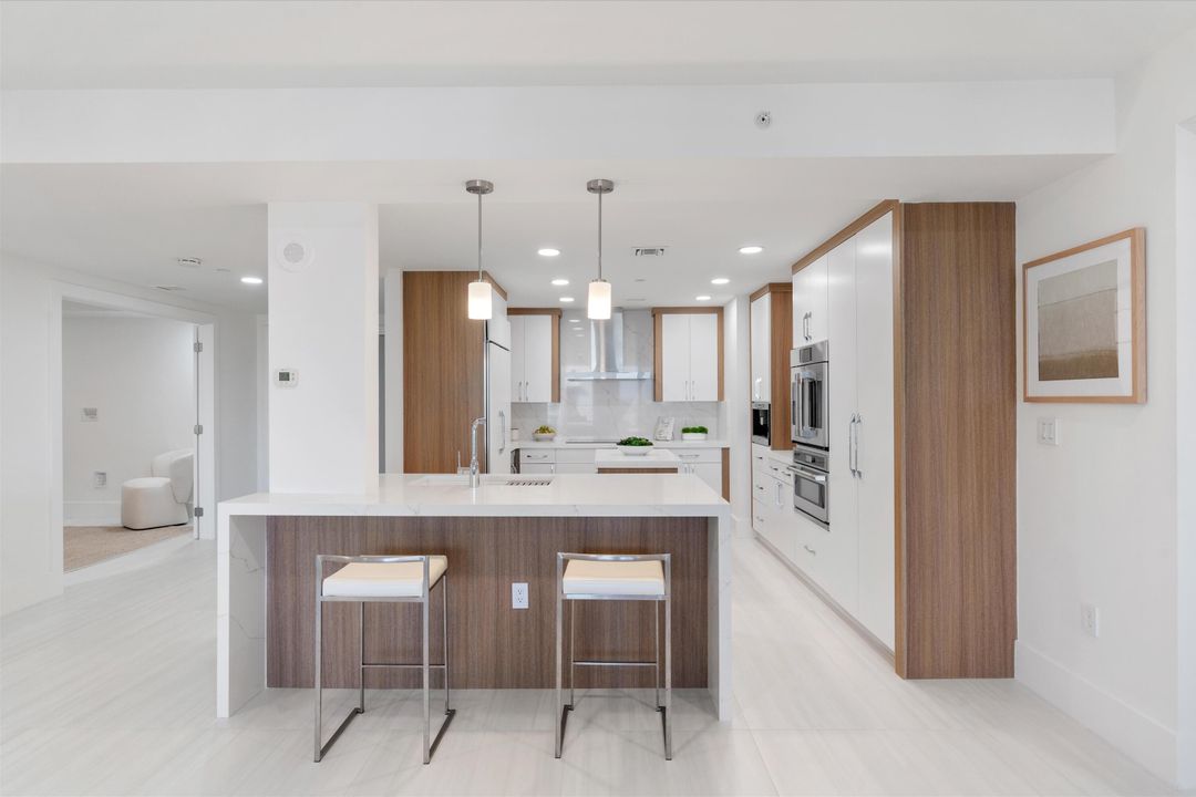 最近租的: $14,000 (2 贝兹, 2 浴室, 2265 平方英尺)