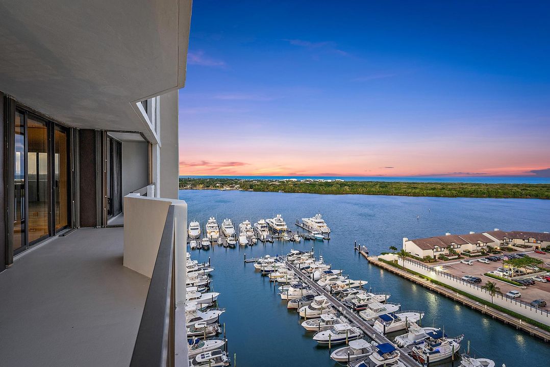 Recently Sold: $499,900 (2 beds, 2 baths, 1950 Square Feet)