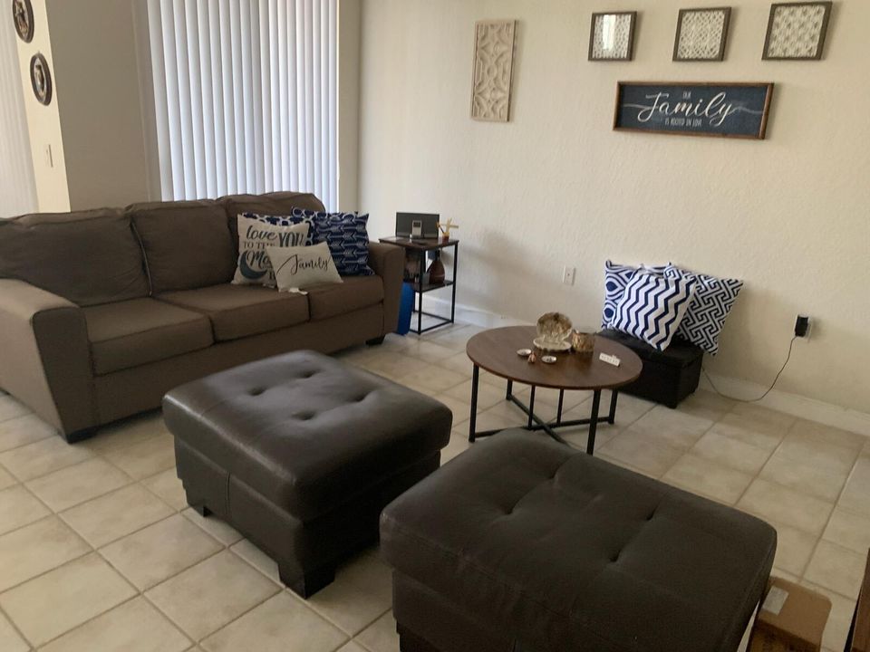 合同活跃: $2,900 (3 贝兹, 2 浴室, 1457 平方英尺)