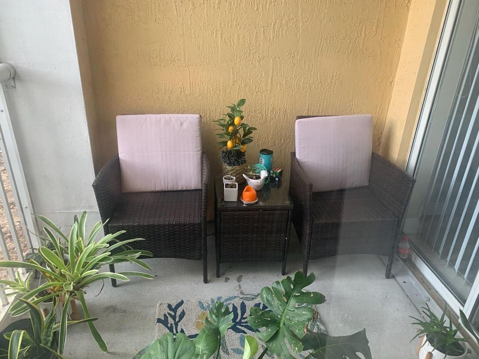 合同活跃: $2,900 (3 贝兹, 2 浴室, 1457 平方英尺)