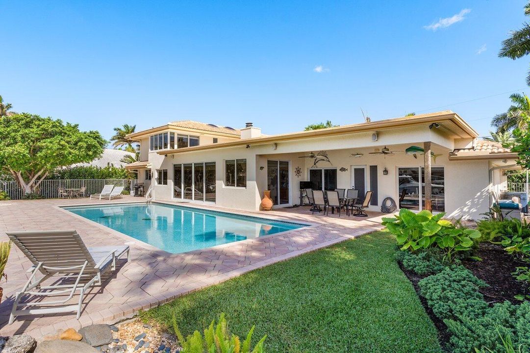 Под контрактом: $2,975,999 (4 спален, 3 ванн, 3485 Квадратных фут)