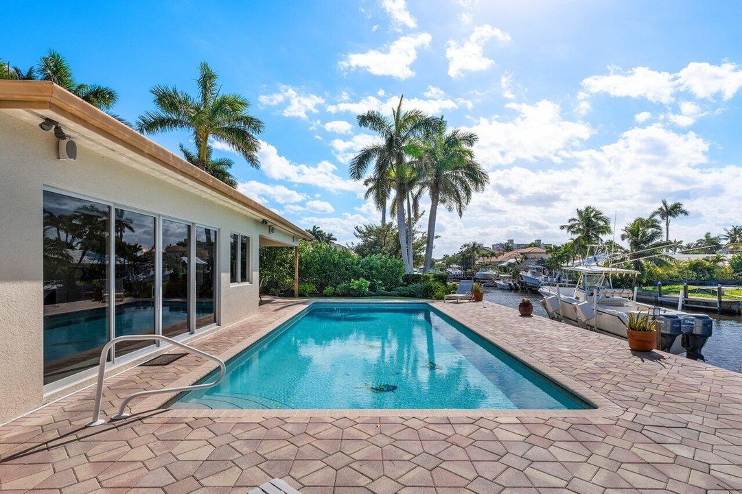 Под контрактом: $2,975,999 (4 спален, 3 ванн, 3485 Квадратных фут)