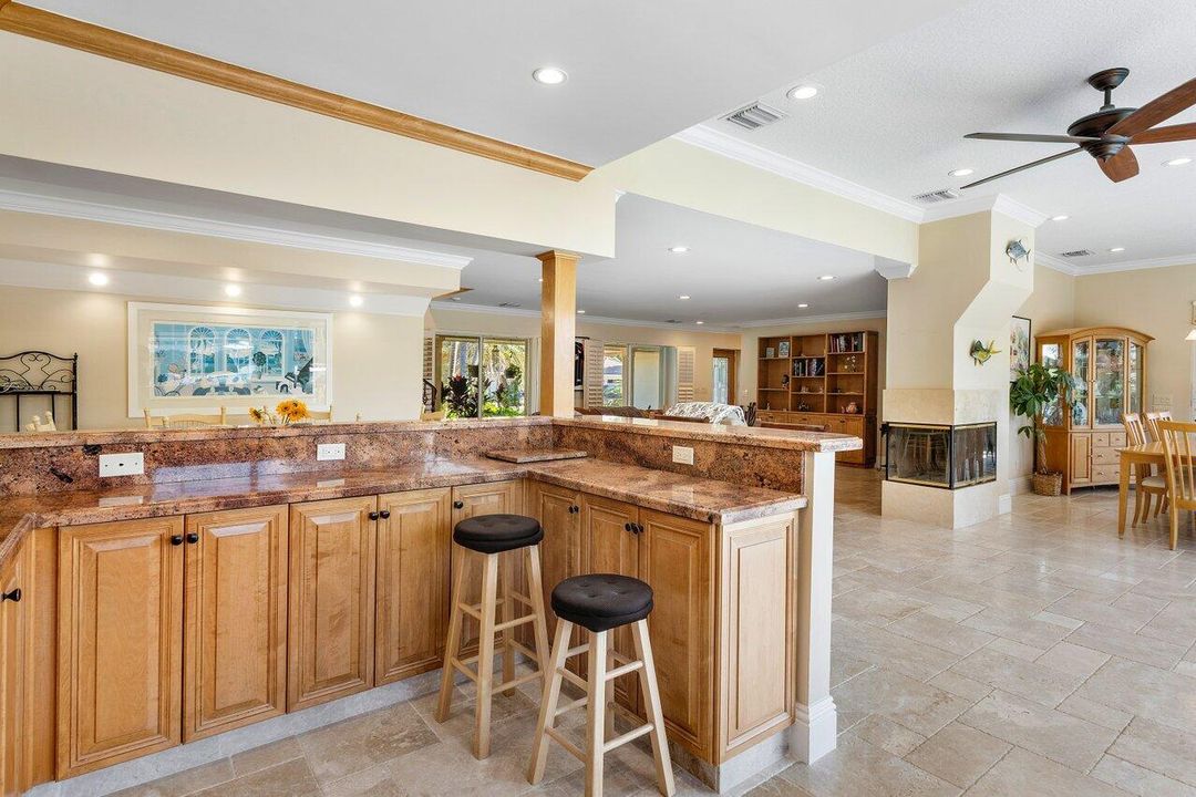 Под контрактом: $2,975,999 (4 спален, 3 ванн, 3485 Квадратных фут)