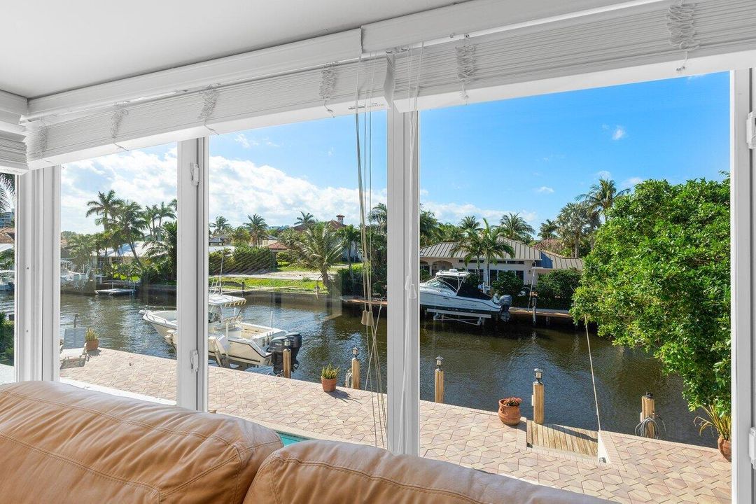 Под контрактом: $2,975,999 (4 спален, 3 ванн, 3485 Квадратных фут)