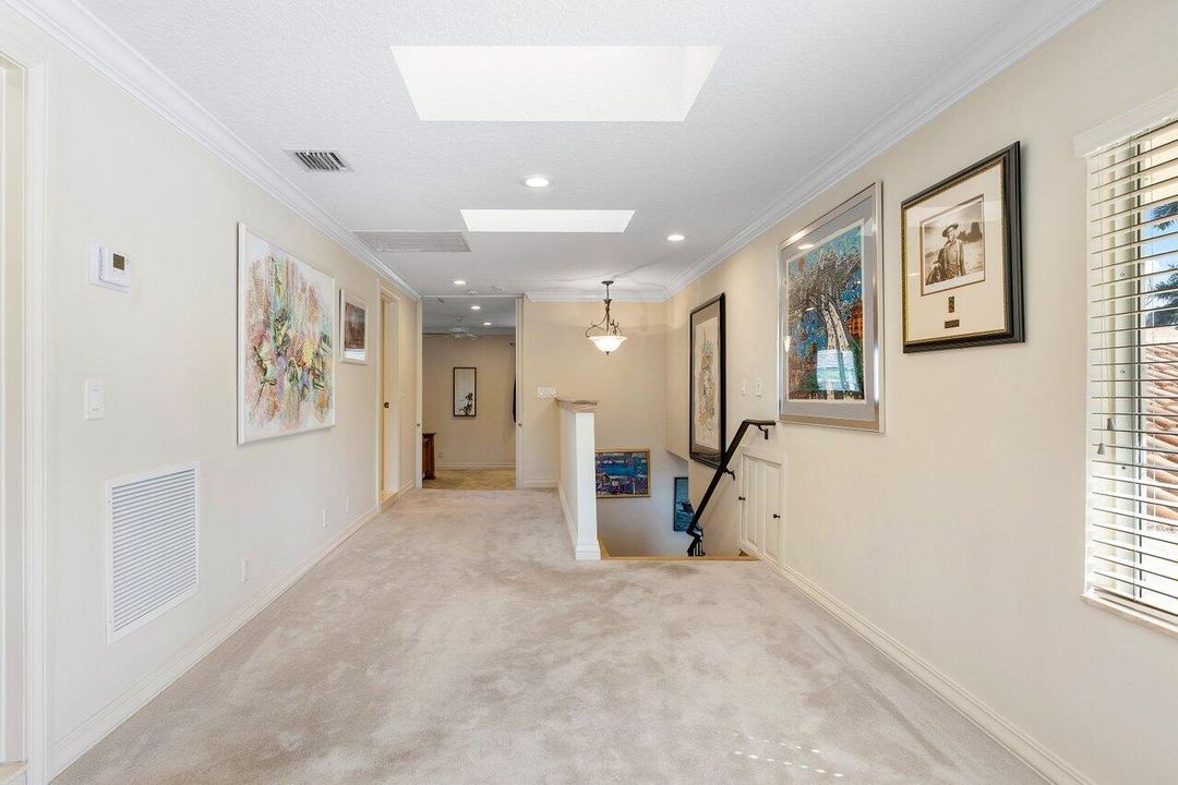 Под контрактом: $2,975,999 (4 спален, 3 ванн, 3485 Квадратных фут)