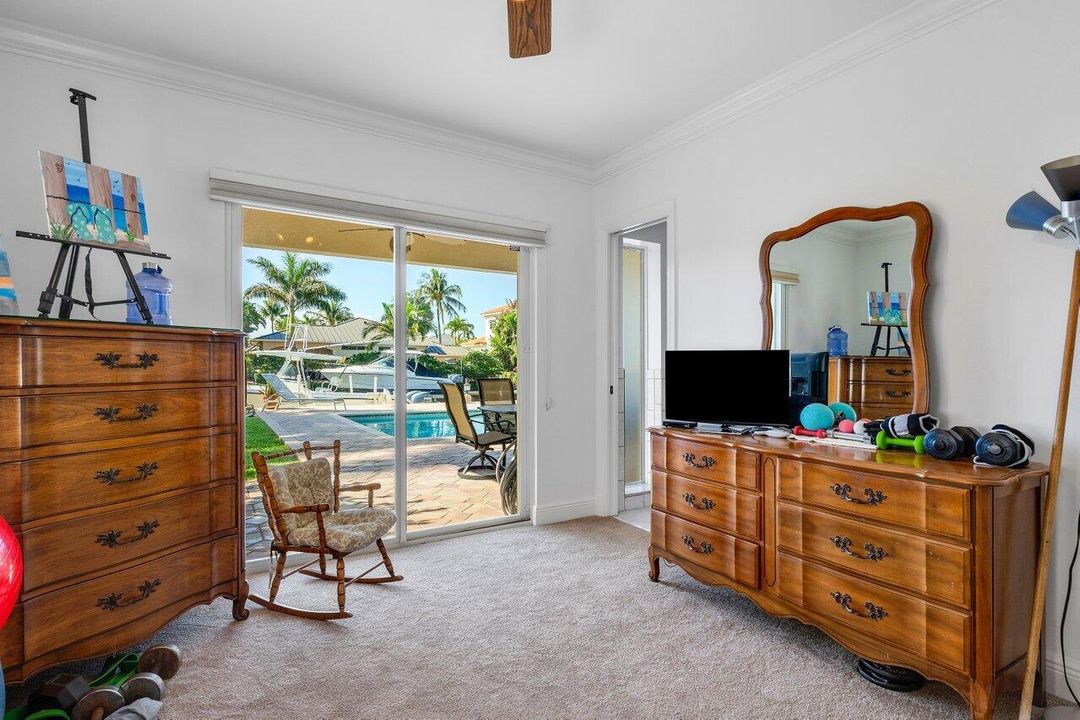 Под контрактом: $2,975,999 (4 спален, 3 ванн, 3485 Квадратных фут)