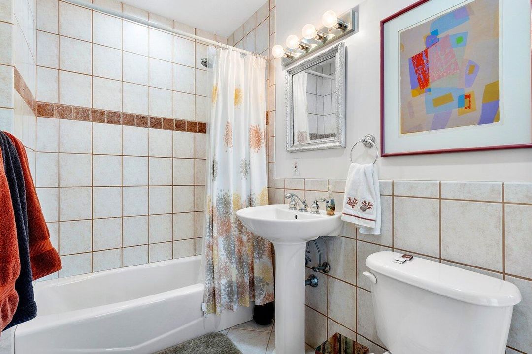 Под контрактом: $2,975,999 (4 спален, 3 ванн, 3485 Квадратных фут)