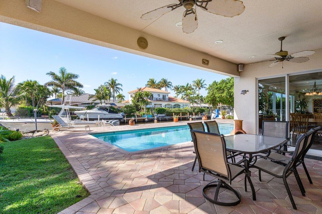 Под контрактом: $2,975,999 (4 спален, 3 ванн, 3485 Квадратных фут)