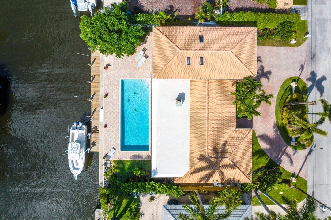 Под контрактом: $2,975,999 (4 спален, 3 ванн, 3485 Квадратных фут)