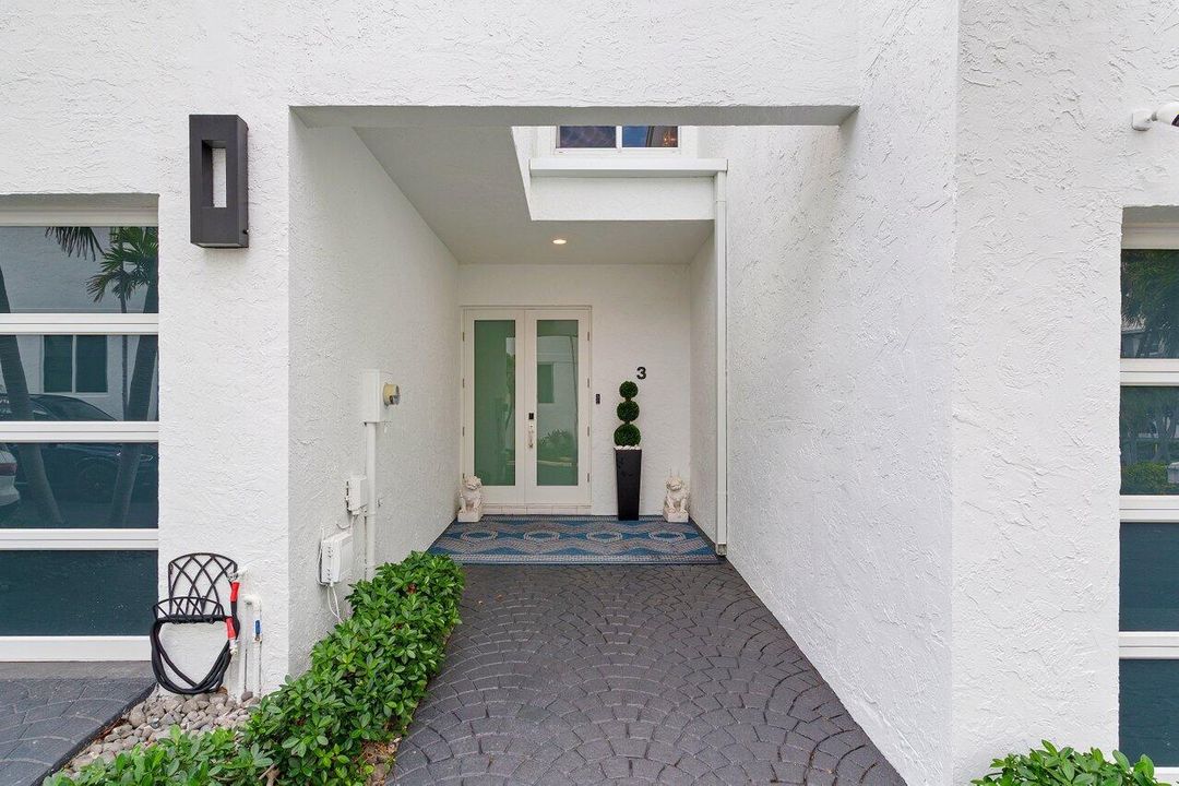 For Sale: $2,050,000 (3 beds, 2 baths, 2317 Square Feet)