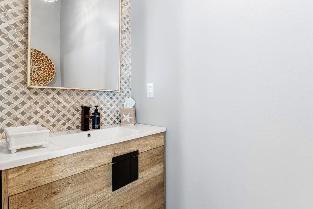 For Sale: $2,050,000 (3 beds, 2 baths, 2317 Square Feet)