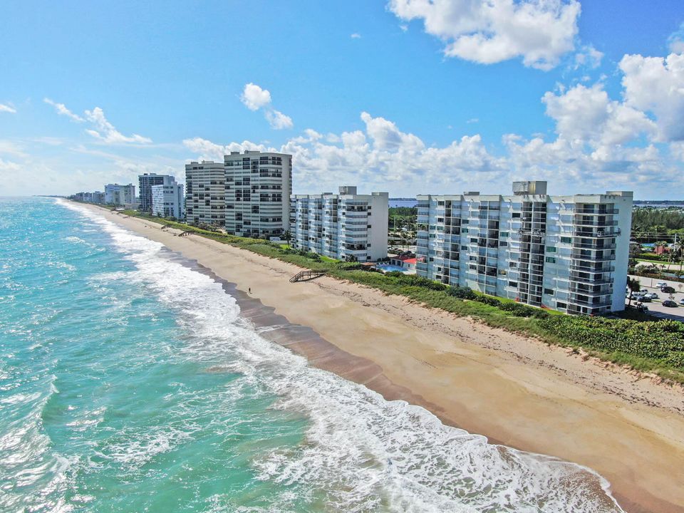 Active With Contract: $418,000 (2 beds, 2 baths, 1053 Square Feet)