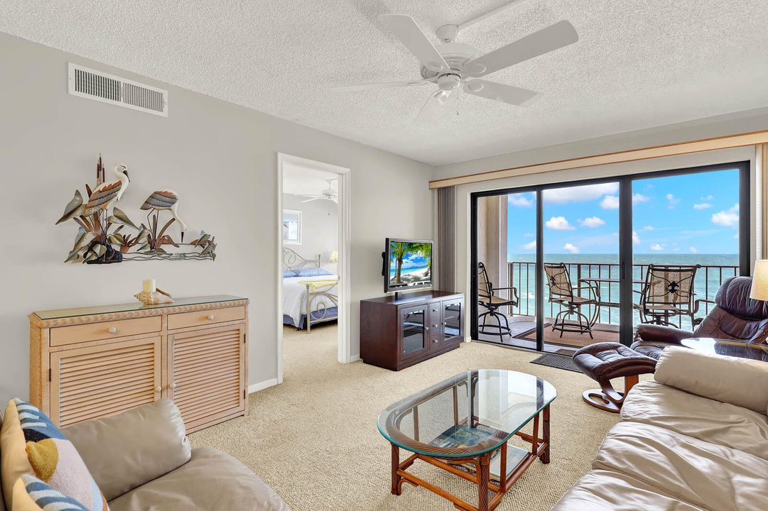 Active With Contract: $418,000 (2 beds, 2 baths, 1053 Square Feet)