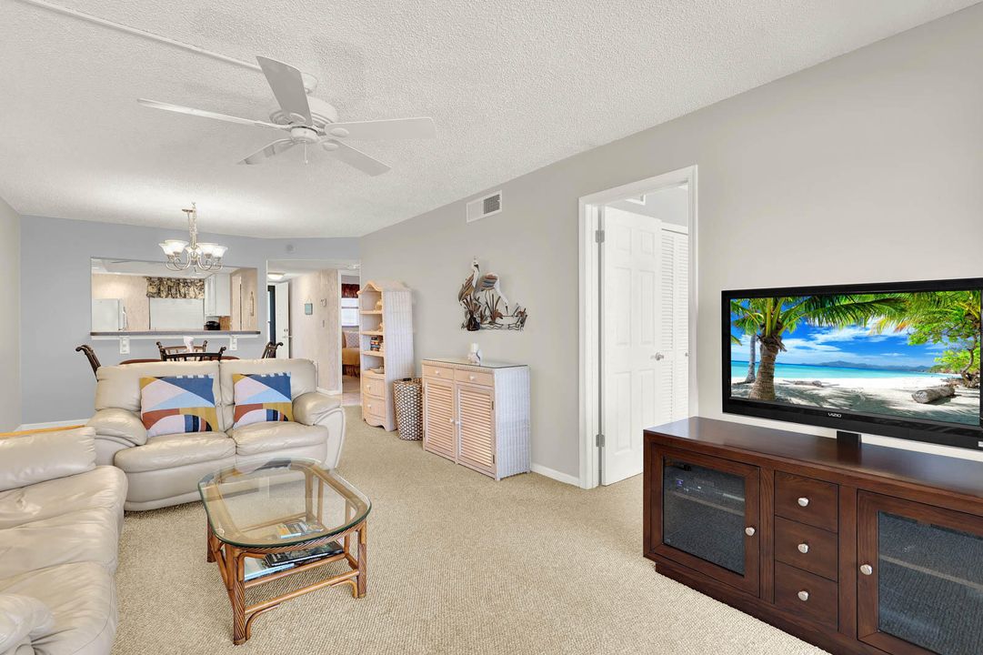 Active With Contract: $418,000 (2 beds, 2 baths, 1053 Square Feet)