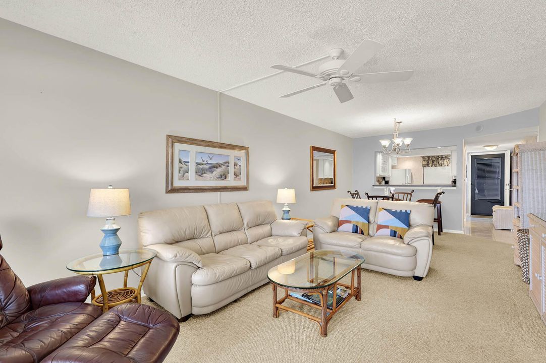 Active With Contract: $418,000 (2 beds, 2 baths, 1053 Square Feet)