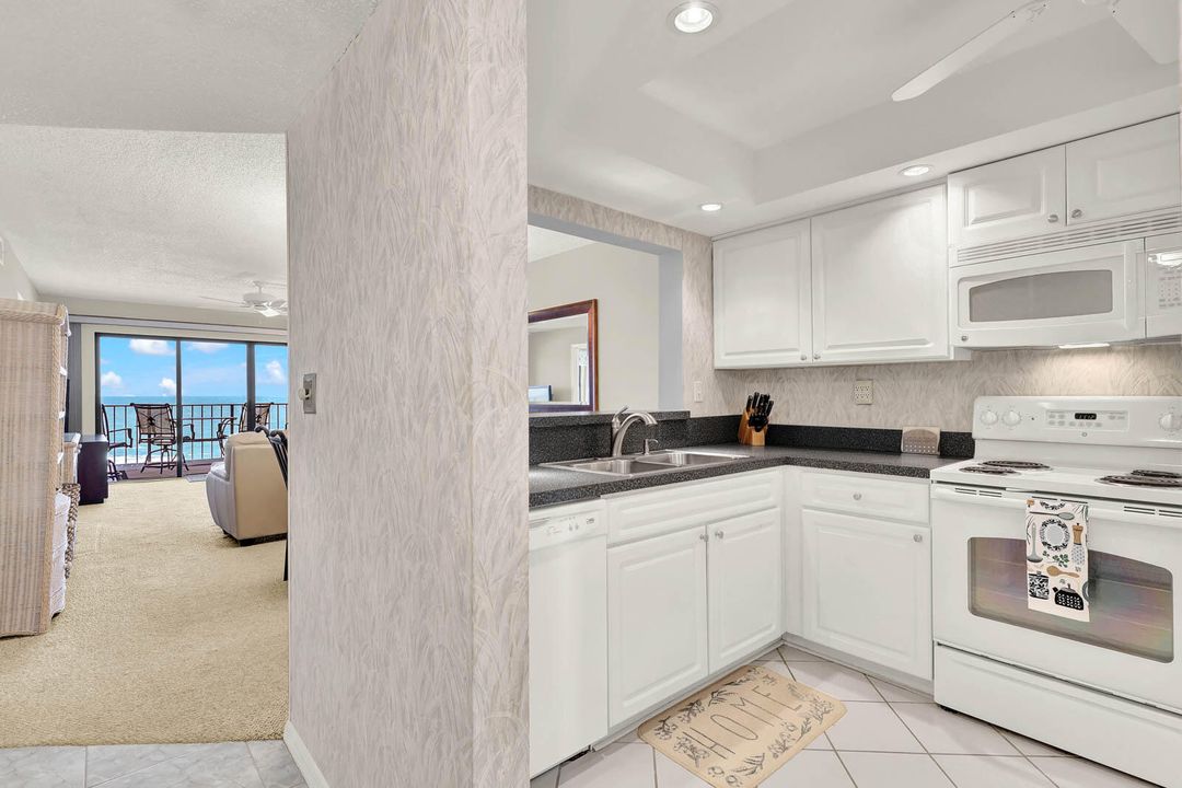 Active With Contract: $418,000 (2 beds, 2 baths, 1053 Square Feet)