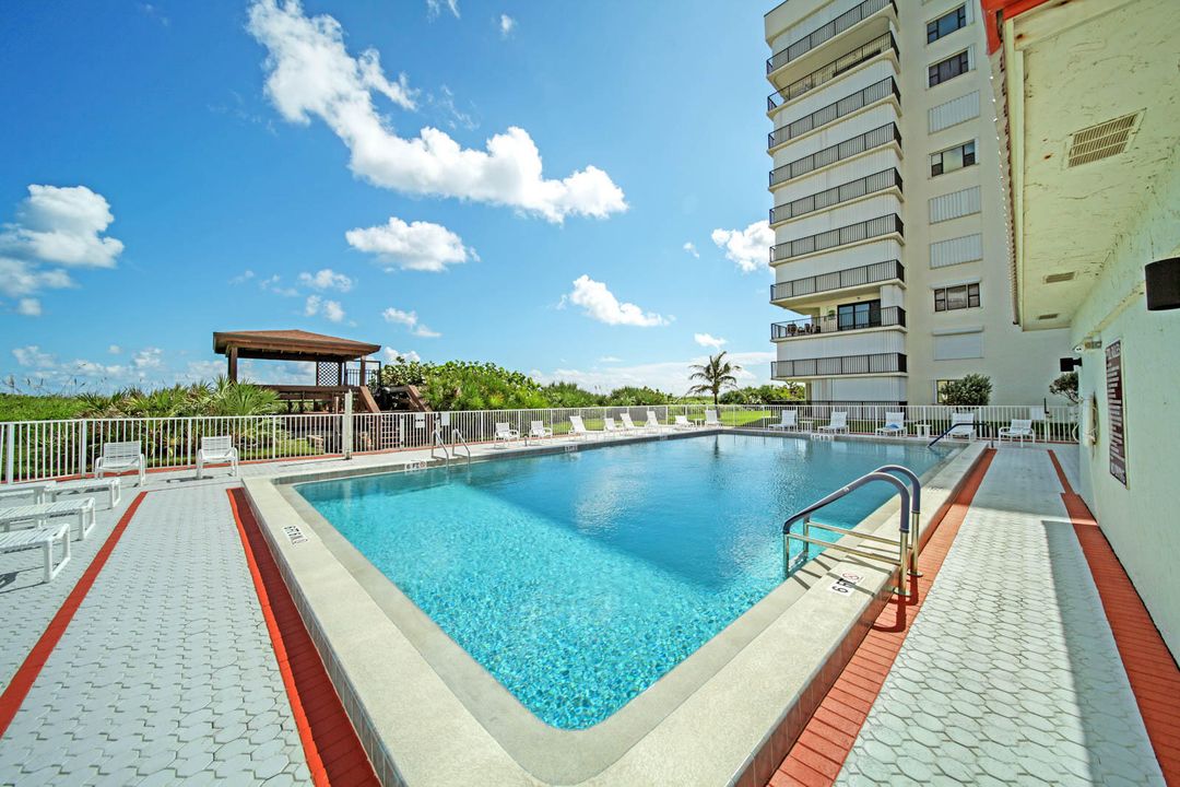 Active With Contract: $418,000 (2 beds, 2 baths, 1053 Square Feet)