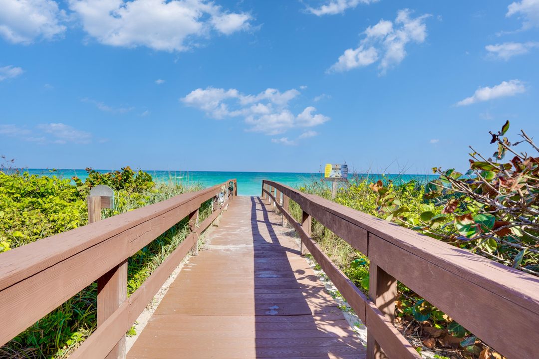 Active With Contract: $418,000 (2 beds, 2 baths, 1053 Square Feet)