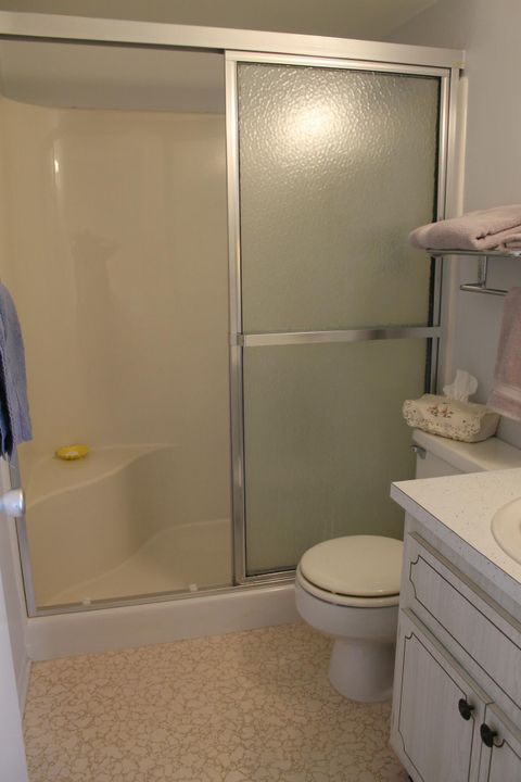 For Sale: $124,500 (2 beds, 2 baths, 1014 Square Feet)