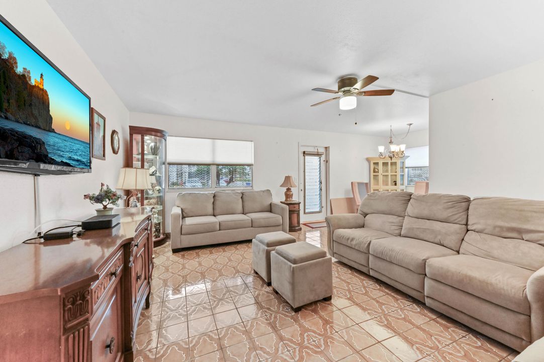 Active With Contract: $89,000 (2 beds, 2 baths, 880 Square Feet)